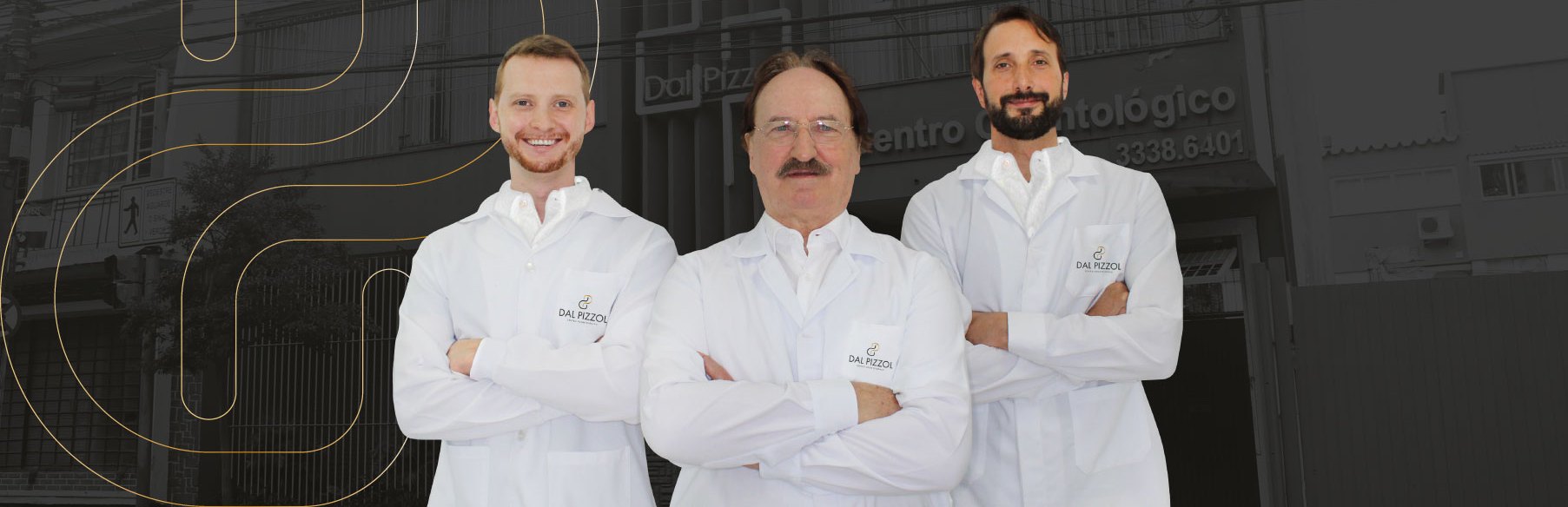 Dr. Delfino, Dr. Bruno e Dr. Fabio Dal Pizzol em frente ao Centro Odontológico