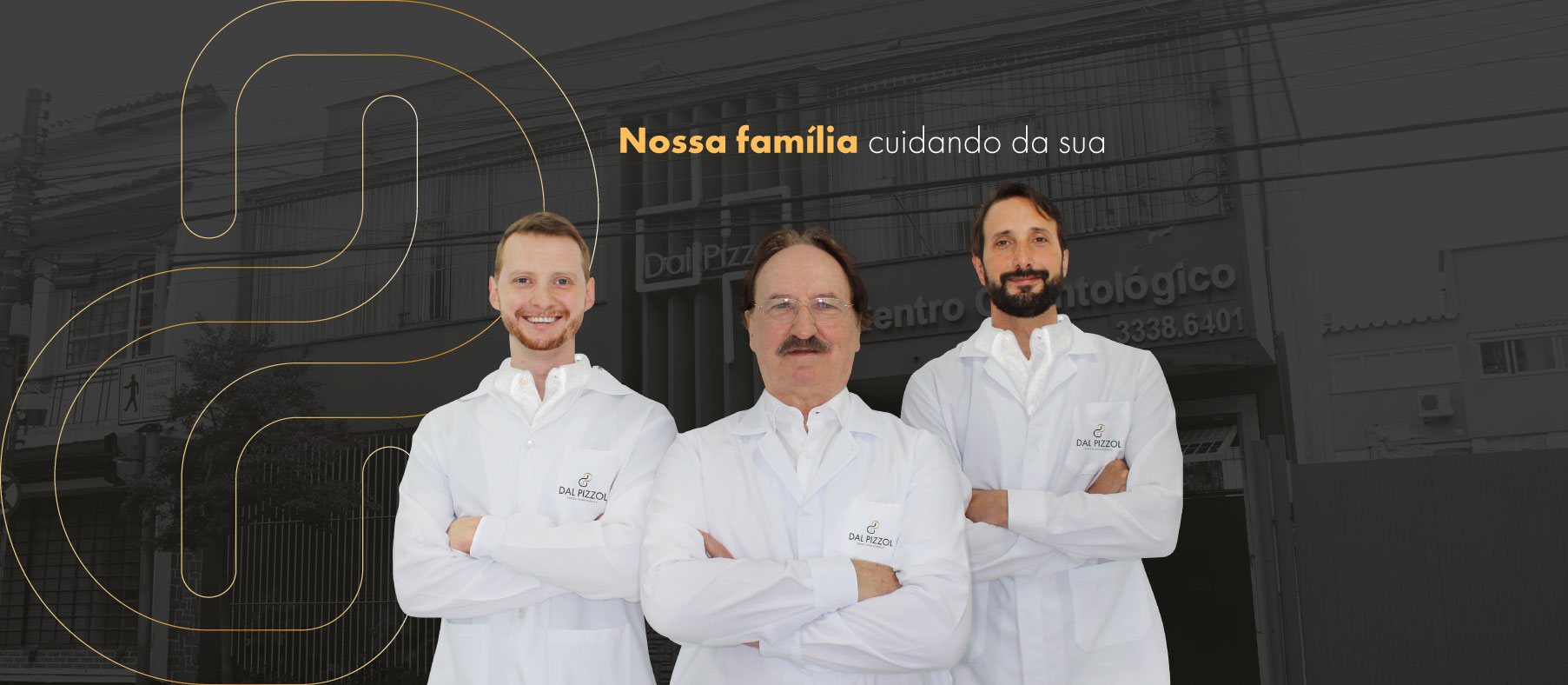 Equipe do Centro Odontológico Dal Pizzol em frente à clínica em Petrópolis